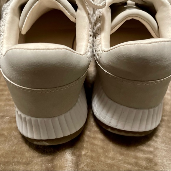 👟 Dolce Vita Fay Sneakers - Picture 9 of 11